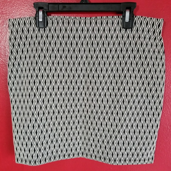Zara Dresses & Skirts - Zara Trafaluc Abstract Mini Skirt